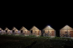 Hampi One love Guesthouse and cafe