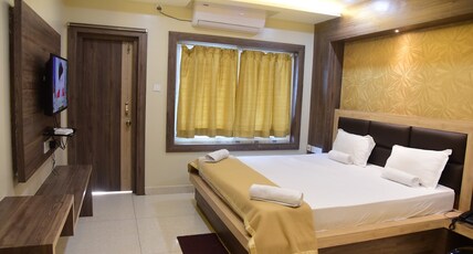 Hotel Guru Estate (Pure Veg , 3 mnts from Jagannath temple) Room Type - Super Deluxe Double Bed AC