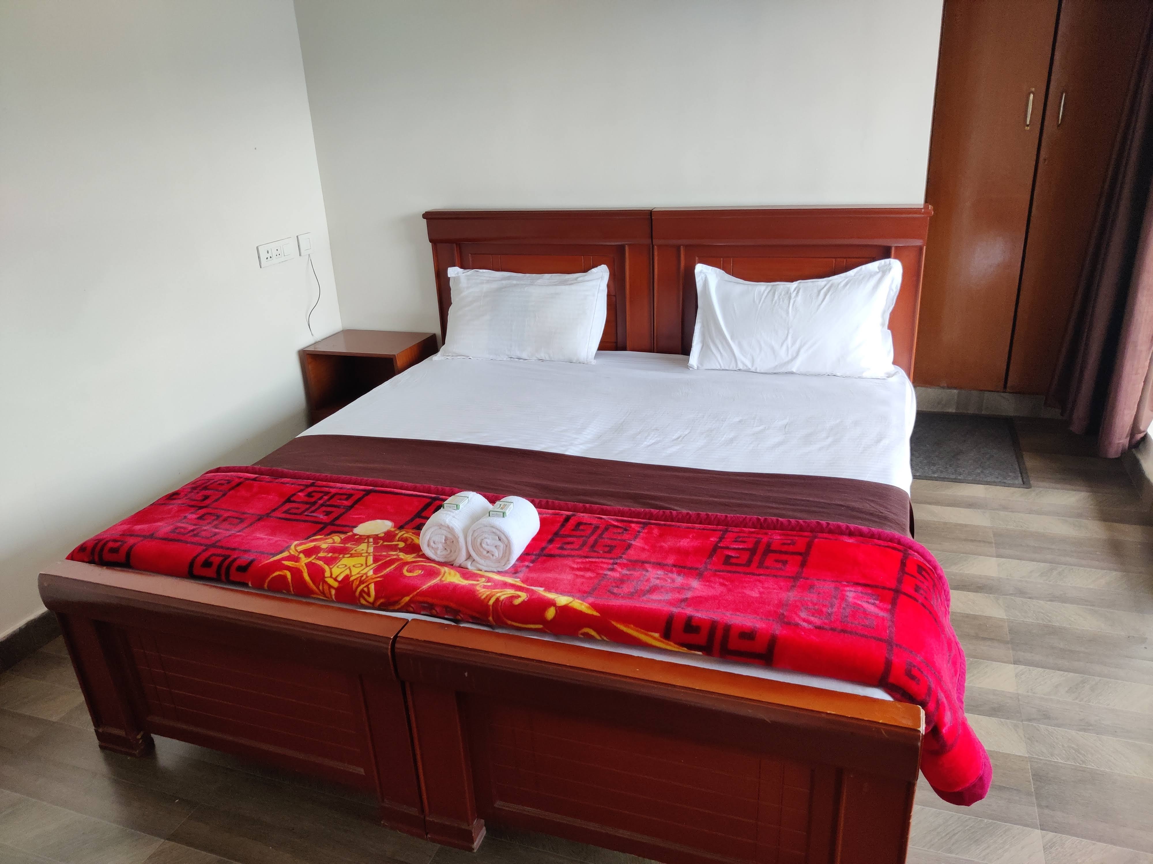 New Summit Villa Ooty - Tap to explore photos