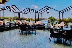 S.S. LAKE VIEW HOTEL