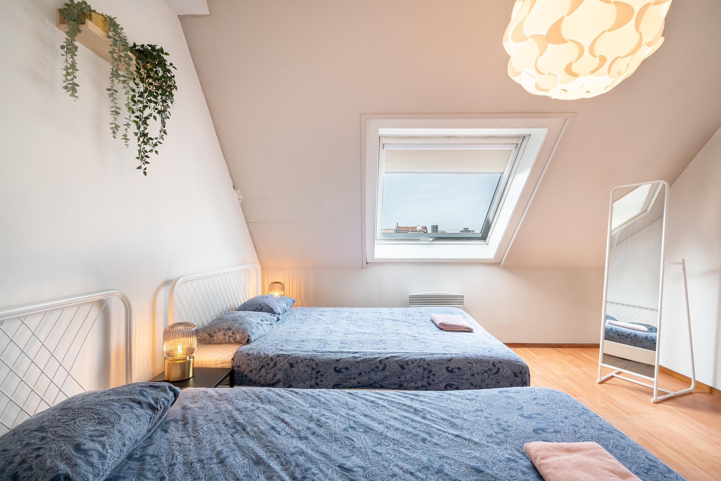 2 Bedroom Apartment in Antwerp - Tap to explore photos