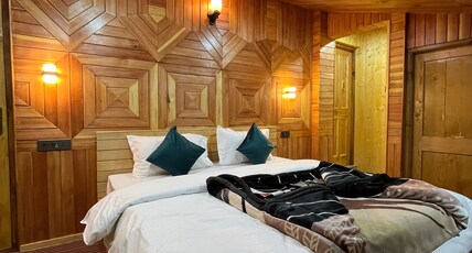 Rubaroo Room Type - Premium wooden cottage room
