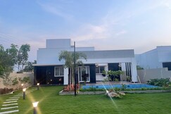 Villa with Pool and Outdoor Bar