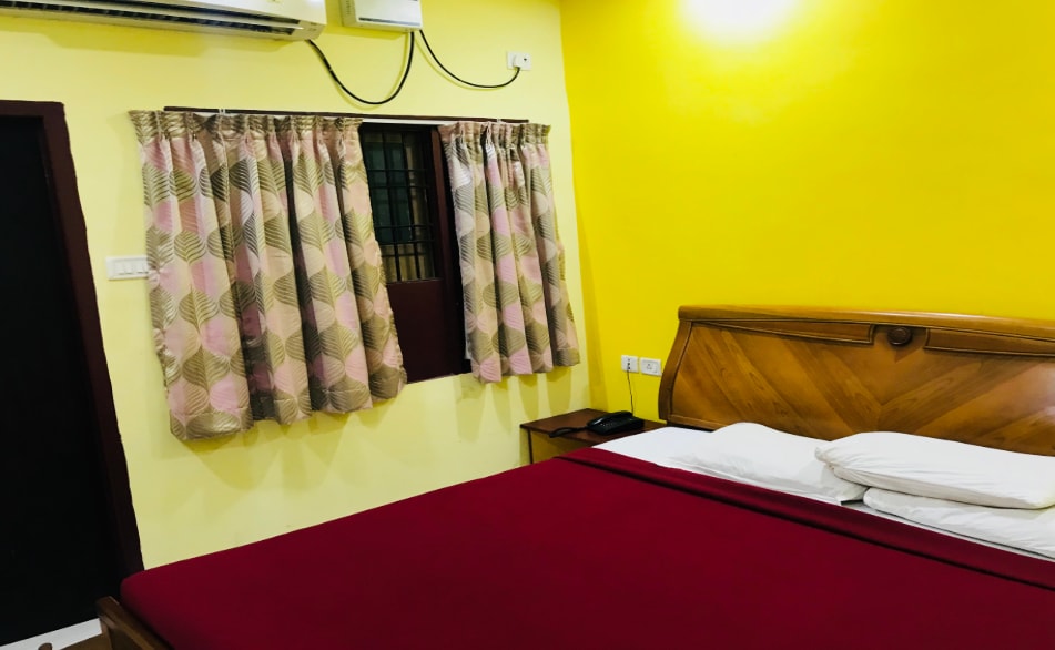 Hotel New Chrome - Tap to explore photos