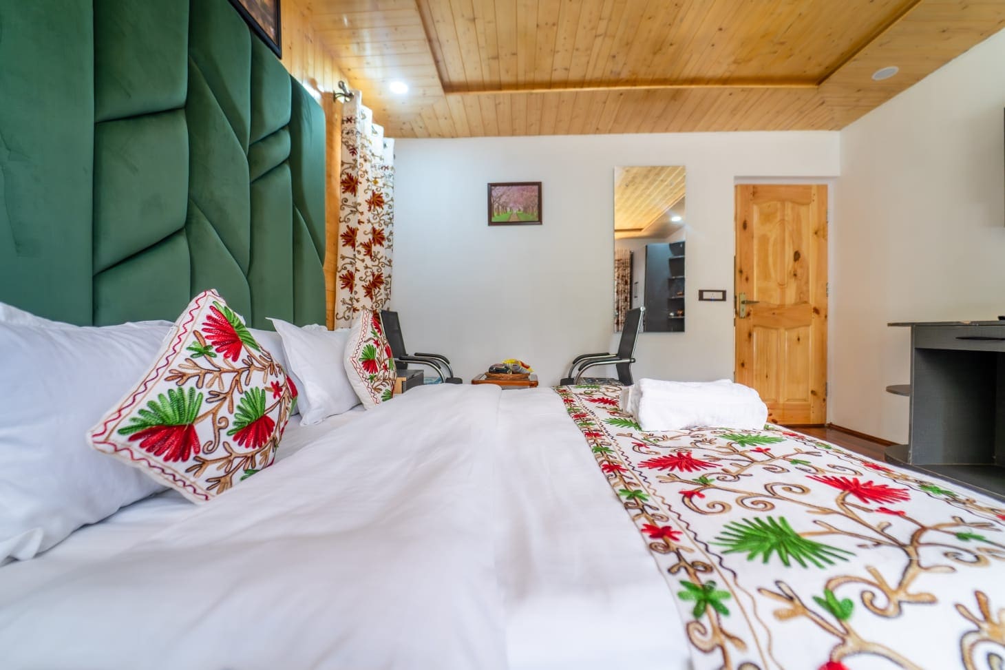 Hotel Gulsar pahalgam - Tap to explore photos