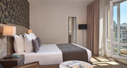 Timhotel Opera Blanche Fontaine Room Type - Superior Double Room with Balcony Timhotel Opera Blanche Fontaine Room Type - Superior Double Room with Balcony