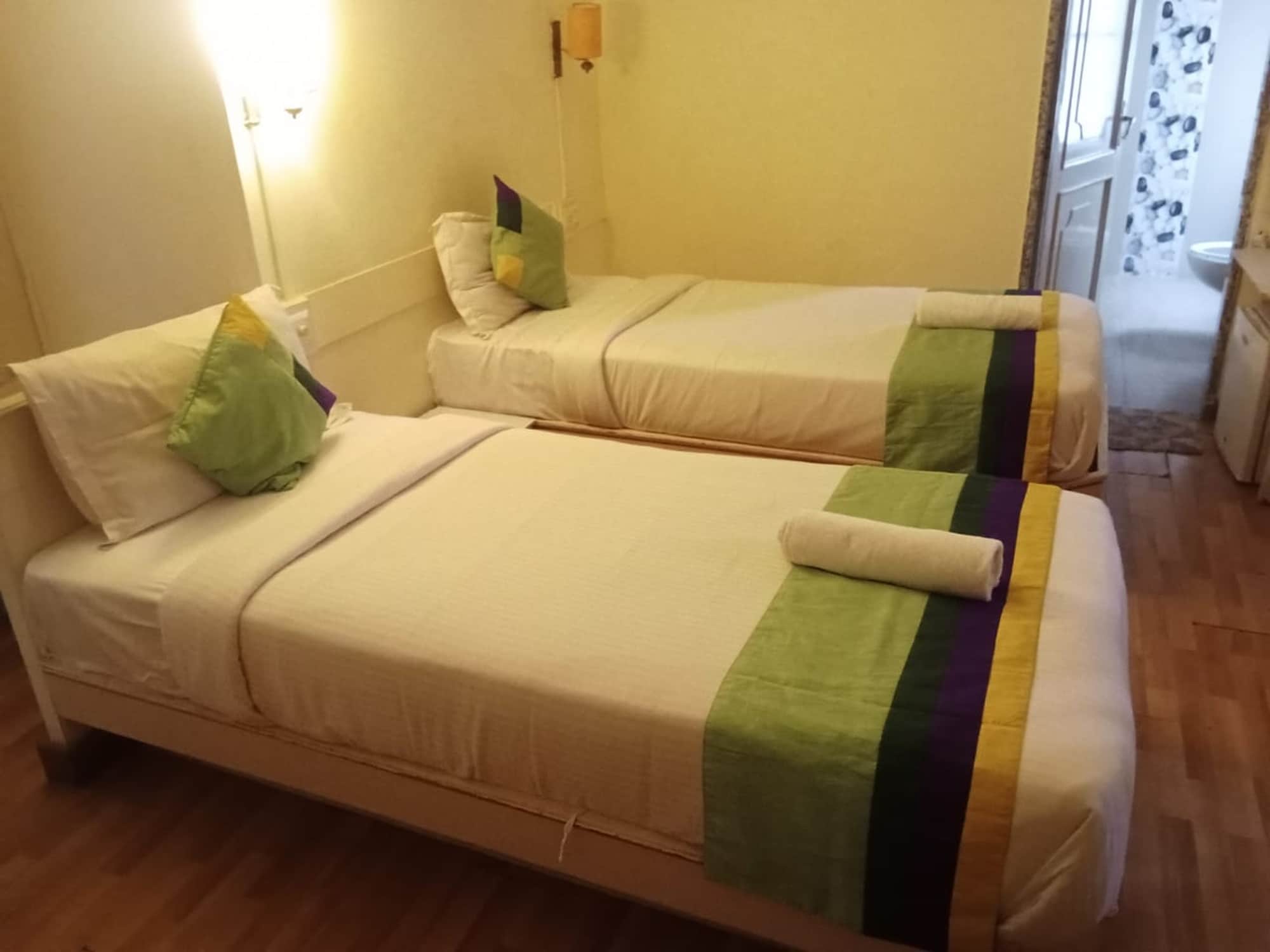 Hotel Crown - Tap to explore photos