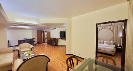 The River Grand Room Type - Monarch Suite with Jacuzzi The River Grand Room Type - Monarch Suite with Jacuzzi