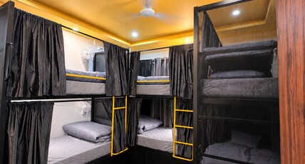 Raahgir Lake View Hostel |10 Metres from Lake Pichola Room Type - 6 Bed Mixed Dorms