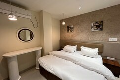 Hill Nest Mountain View Apartments 305