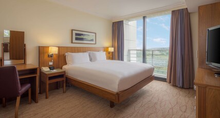 Hilton Dublin Airport Room Type - KING SUITE W  LOUNGE AREA