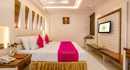 Hotel Aman Continental @ Paharganj Room Type - Deluxe Room Free Wi-Fi and 1 Complimentary Snack Basket Hotel Aman Continental @ Paharganj Room Type - Deluxe Room Free Wi-Fi and 1 Complimentary Snack Basket