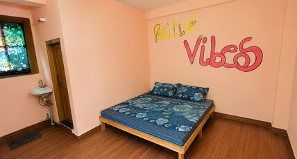 Homies Stay And Cafe Room Type - Bedroom 2