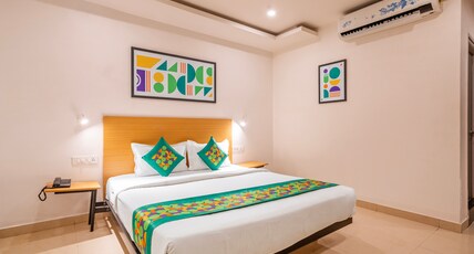 Treebo De Alphabet Kondapur Room Type - Spacious Premium Room
