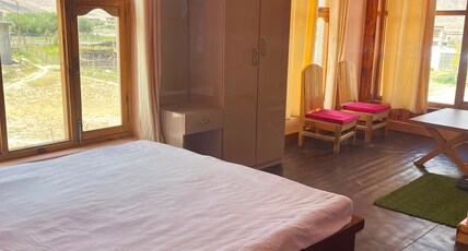 Tashi Khangsar Room Type - Deluxe Double Bed with Hill View