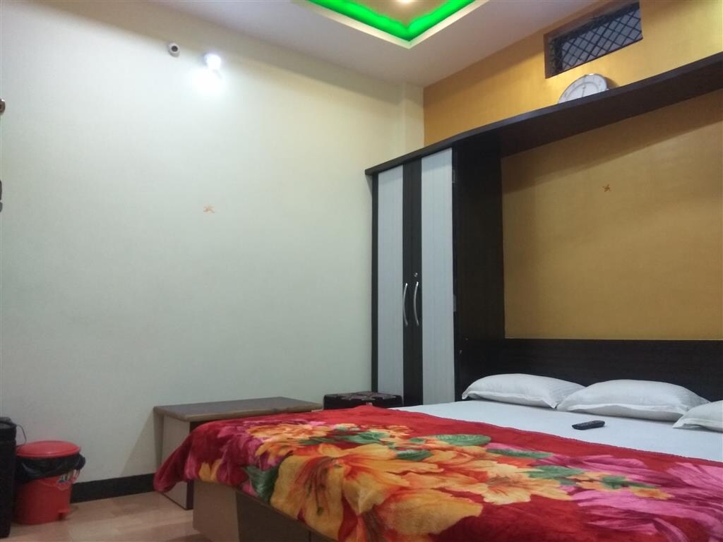Sundaram Guest House - Tap to explore photos