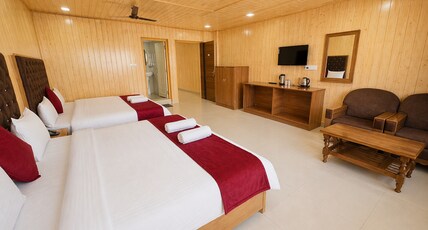 Hotel Sai Dham Joshimath Room Type - Quad Sharing Super Deluxe Room with mountain view and balcony