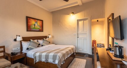 Maati Resort by The Lake Hill Room Type - Deluxe room with Common Sit out