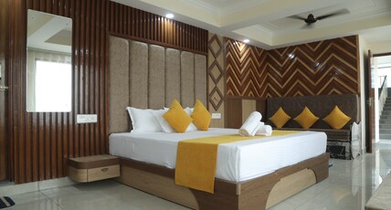 Hotel Radha Vallabh Room Type - Deluxe Triple Room