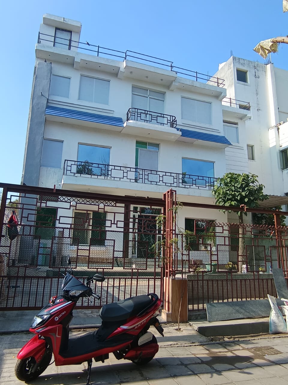 Soooper Hotel - Tap to explore photos