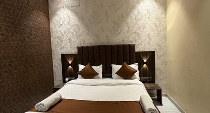 GOLDEN PALACE LODGING AND BOARDING Room Type - Super Deluxe A/C Room