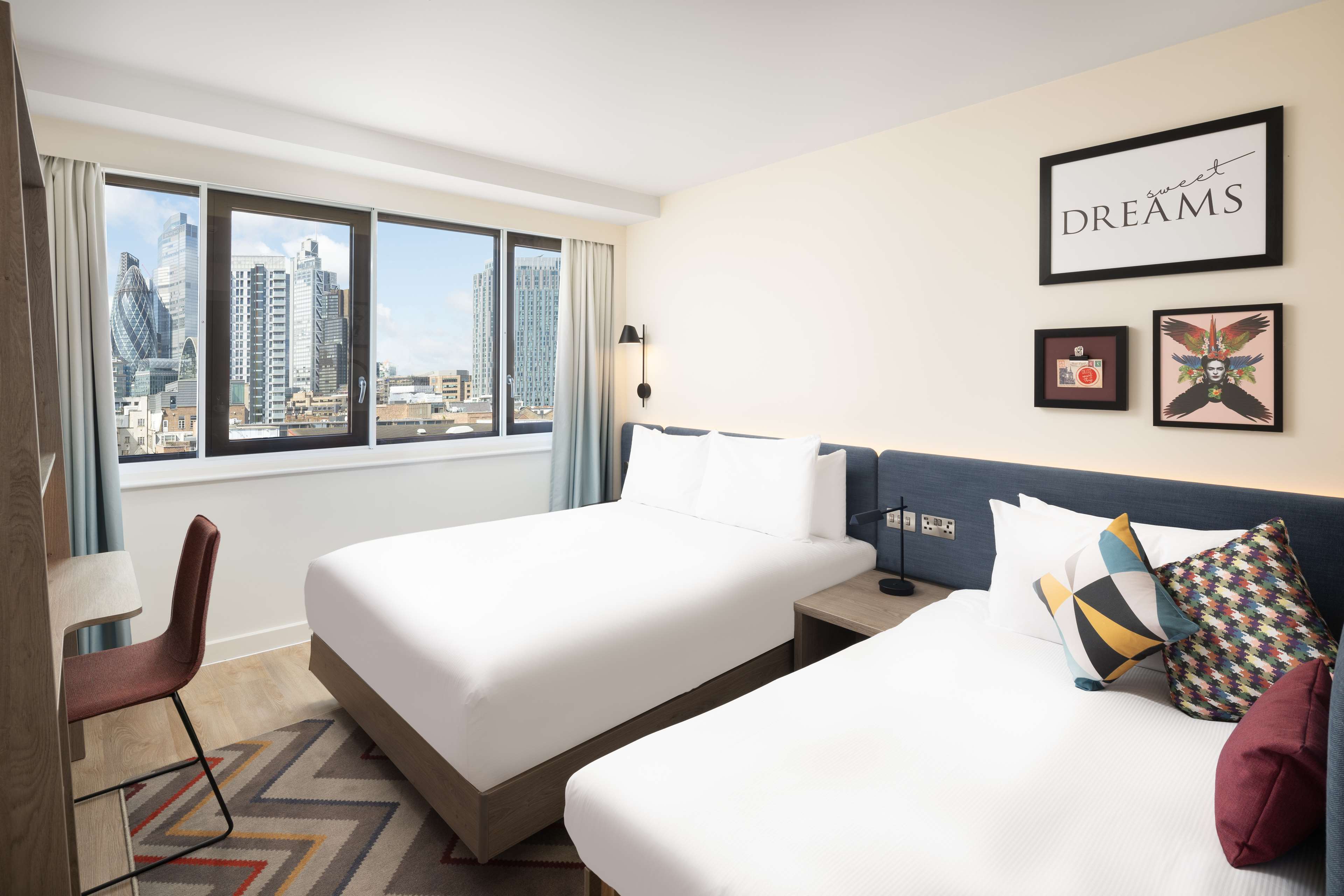 Hampton by Hilton London City - Tap to explore photos