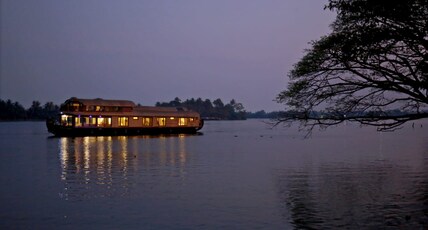 SREEKRISHNA HOUSEBOATS Room Type - 4bedroom premium houseboat with fulltime ac