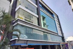 POP 84353H Hotel Himalayan