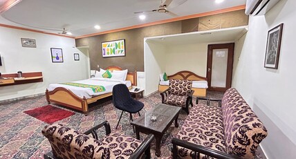 Hotel Edge Inn - Jail Road Near Railway Junction Room Type - Mahogany Suite 1 King Bed and 1 Single Bed Room Hotel Edge Inn - Jail Road Near Railway Junction Room Type - Mahogany Suite 1 King Bed and 1 Single Bed Room