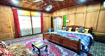 Houseboat Ambassador Room Type - Deluxe Double Room