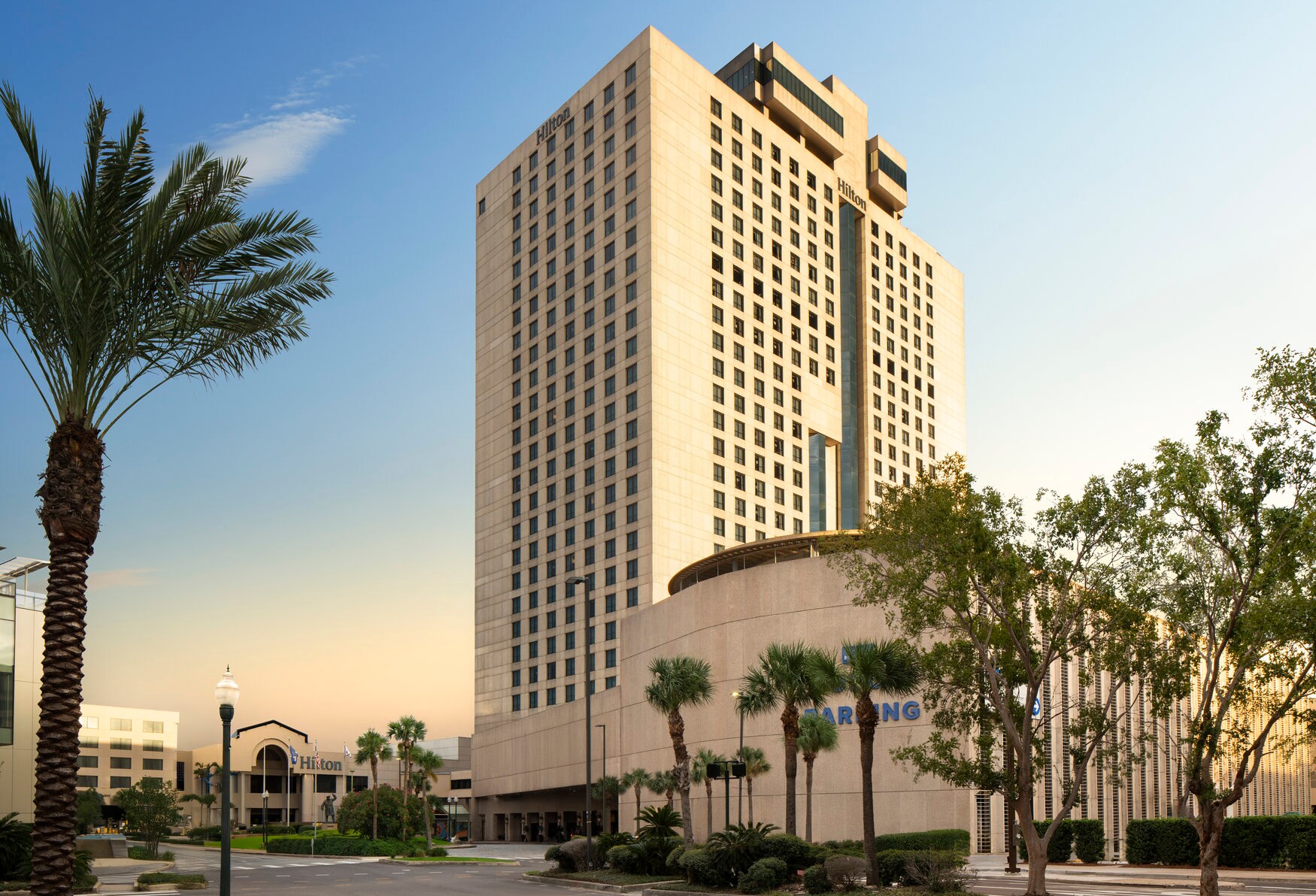 Hilton New Orleans Riverside - Tap to explore photos