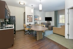 Candlewood Suites Dfw South Hotel (Pet-friendly)