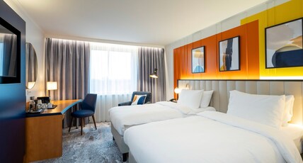 voco DUSSELDORF SEESTERN, an IHG hotel Room Type - 2 Twin Standard Courtyard View