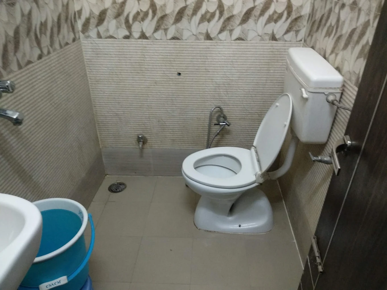 Jay Pee Hotel Room Type - AC Room