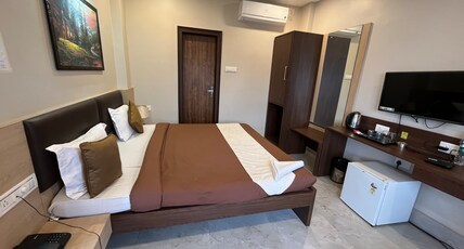 Hotel Tea City Room Type - Premium King Size Room With Attached Balcony