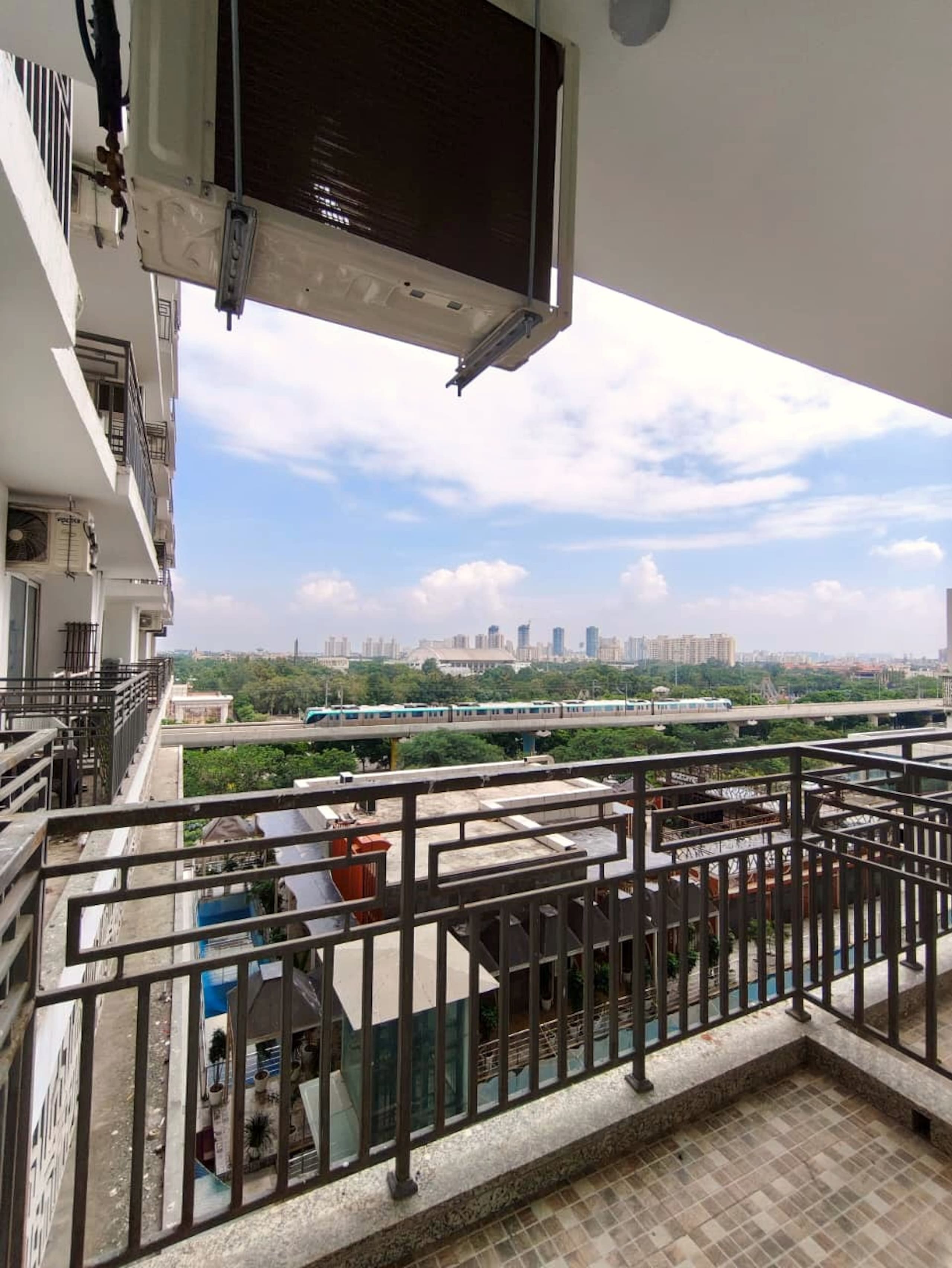Casa Vista 356 Omax Trade Centre Greater Noida - Tap to explore photos