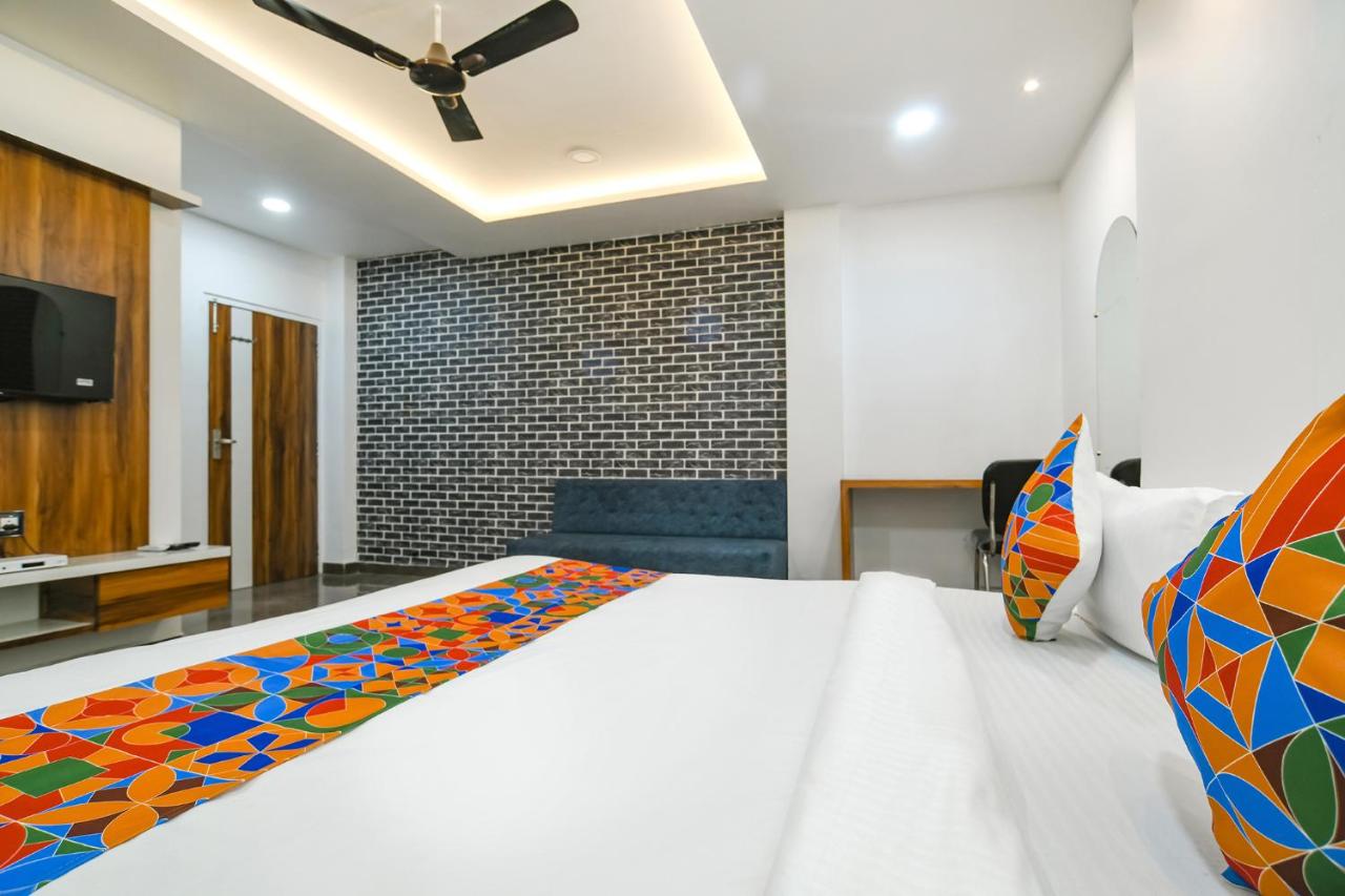 Hotel Stay well,Pithampur - Tap to explore photos