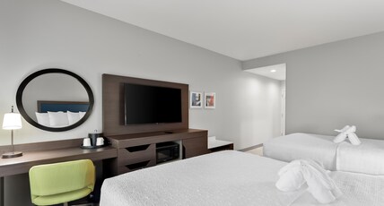 Hampton Inn by Hilton Huntley Chicago Room Type - 2 QUEENS W  FRIDGE MICROWV