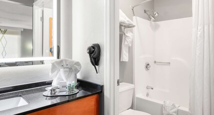 Best Western Corbin Inn Room Type - 1 King Bed, Smoking Room, Upstairs, High Speed Internet Access, Microwave And Refrigerator, Continen