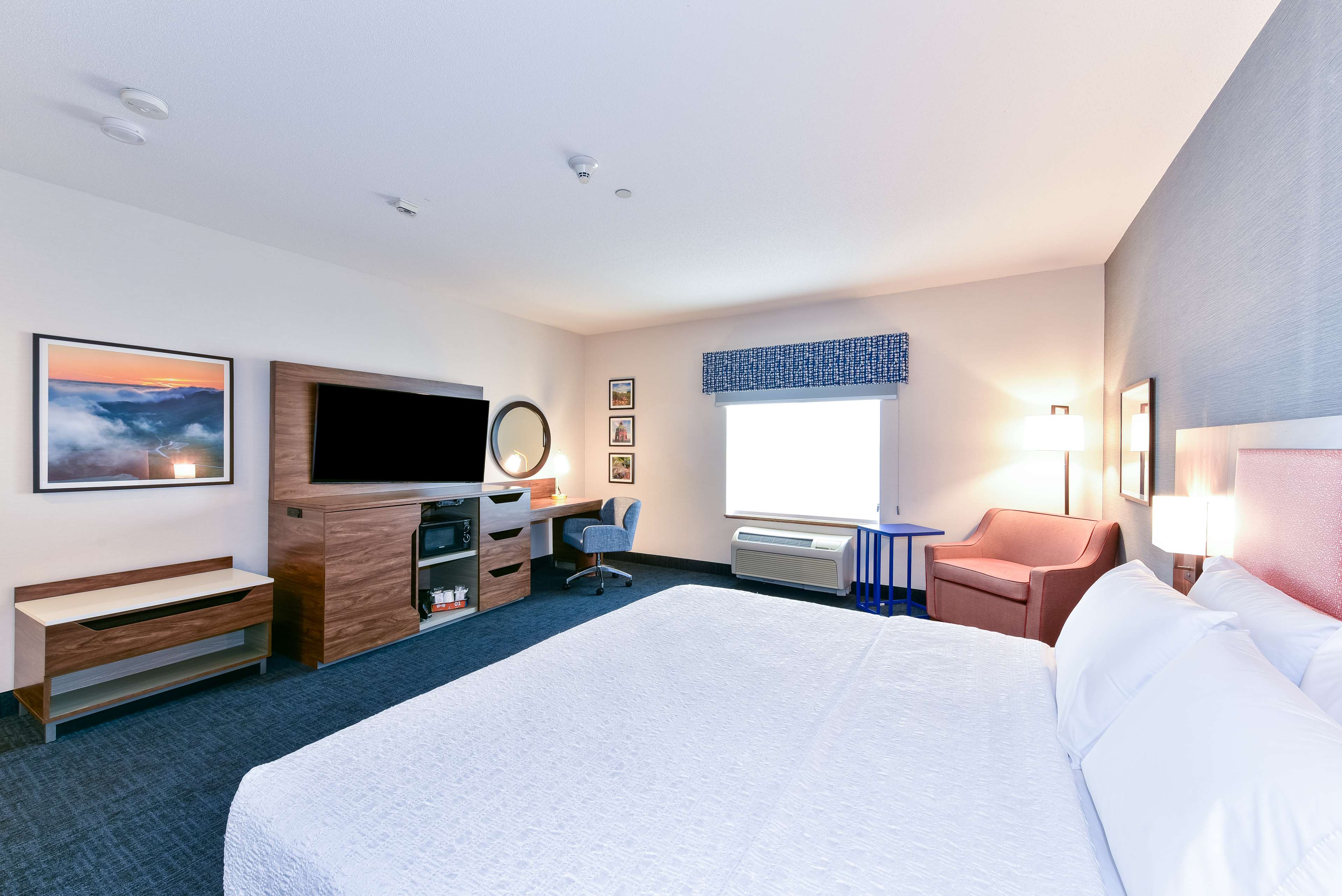 Hampton Inn & Suites Pittsburg - Tap to explore photos