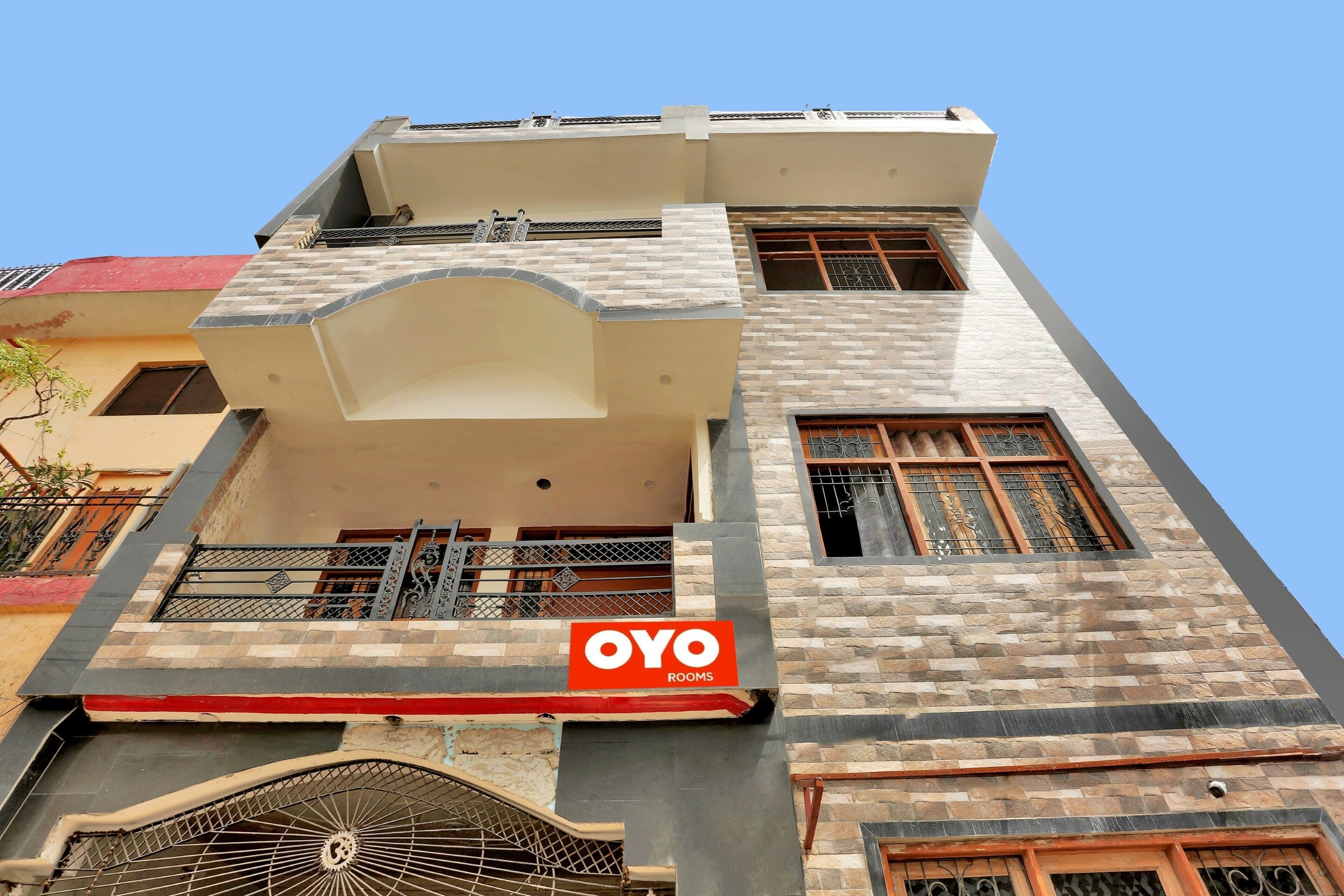 Hotel O Platinum Guest House - Tap to explore photos