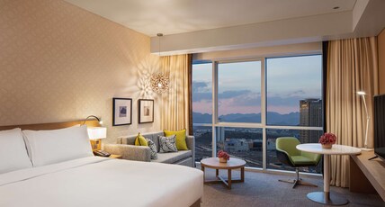 DoubleTree by Hilton Fujairah City Room Type - KING DELUXE ROOM