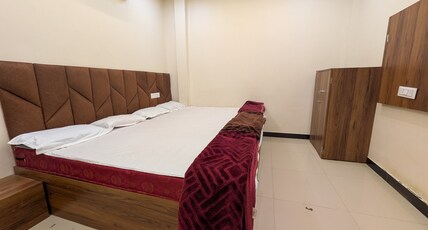 HOTEL KASHI PALACE & RESTORANT Room Type - Famliy Room With No View