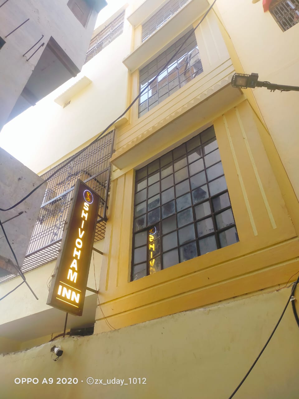 Shivoham inn | 900mts from kashi vishwanath temple - Tap to explore photos