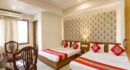 Hotel Shalimar Palace Room Type - Family Room 2 x Double Bed (Window)