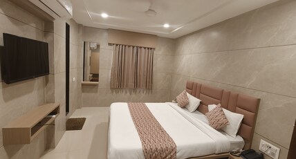 Hotel Saffron Room Type - Deluxe AC Room