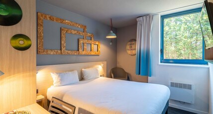 Greet Hotel Bordeaux Aeroport Room Type - Pop room with a double bed