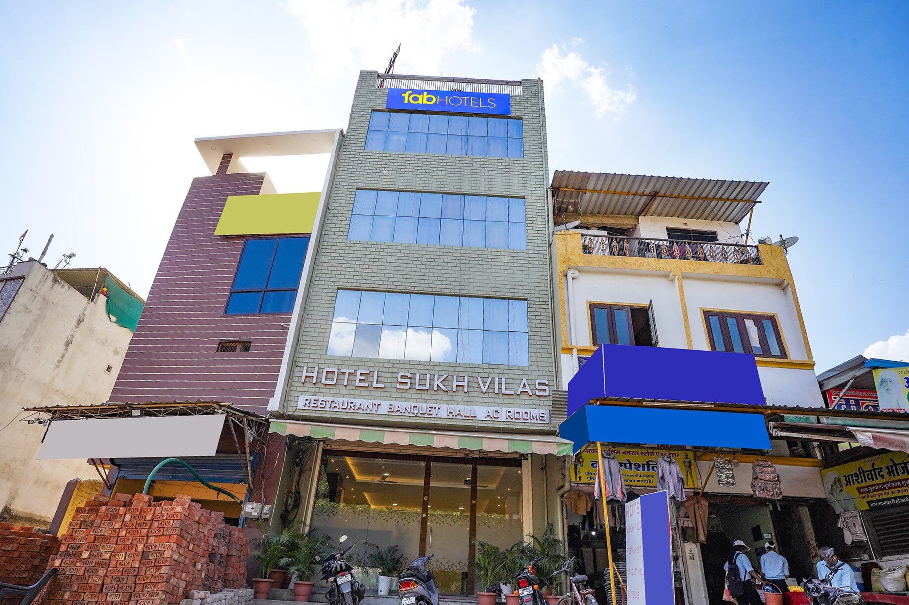 FabHotel Sukh Vilas - Tap to explore photos