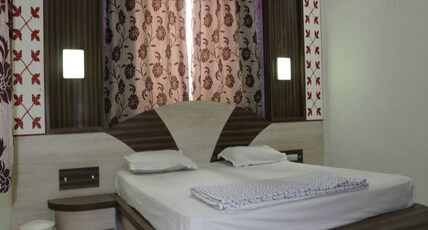 Hotel Laxmi Niwas And Restaurant Room Type - Deluxe Room