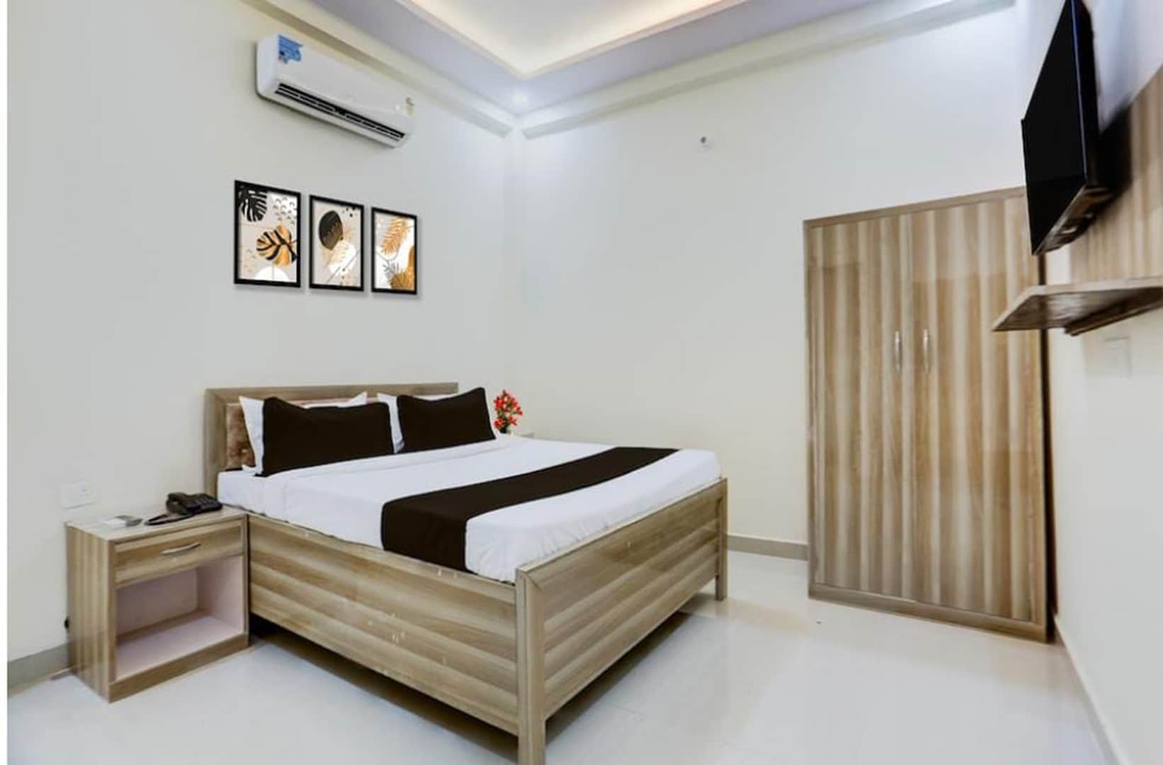 Hotel A V Grand kanpur - Tap to explore photos